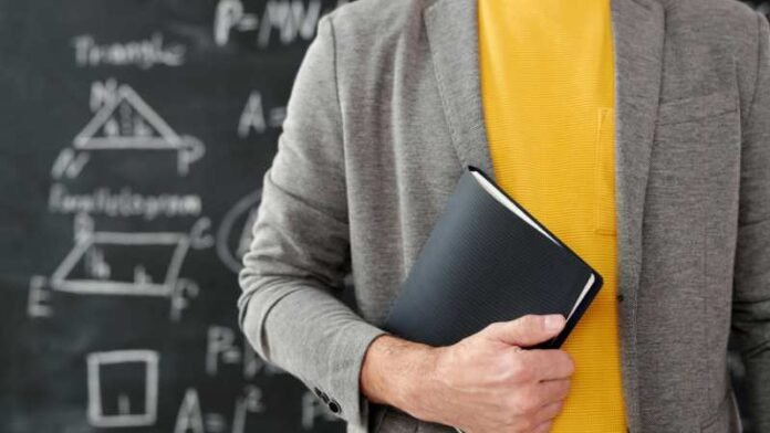 india-school-teachers-cross-1-crore-2024-25